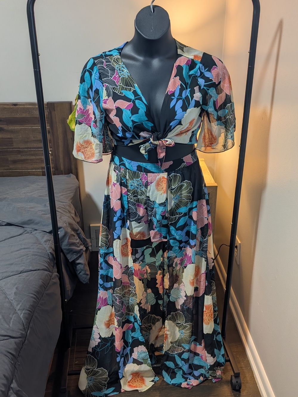 2 Piece Set Black Floral Tie-Front Top And Bottoms